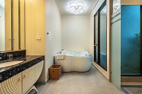 Phukalini Luxury Pool Villa & Onsen