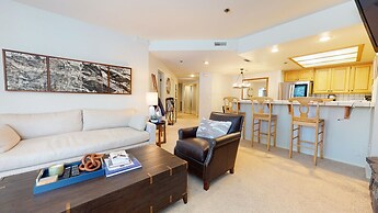 Silver Bear 21 Updated, Light and Bright, Walk to Canyon Lodge and Gon