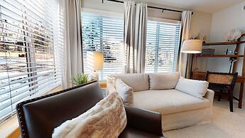 Silver Bear 21 Updated, Light and Bright, Walk to Canyon Lodge and Gon