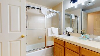 Silver Bear 21 Updated, Light and Bright, Walk to Canyon Lodge and Gon