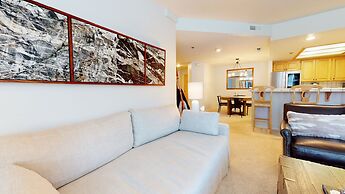 Silver Bear 21 Updated, Light and Bright, Walk to Canyon Lodge and Gon