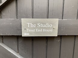 Pet Friendly With Enclosed Leafy Outdoor Space