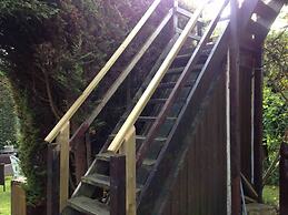 Entire 1bed Studio With Ensuite, Balcony & Parking