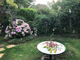 Entire 1bed Studio With Ensuite, Balcony & Parking