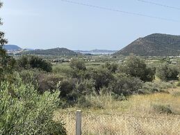Cosy Calm Cottage in Olive Trees With sea View