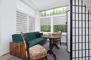 Retro Apartment Zamoyskiego by Renters