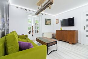 Retro Apartment Zamoyskiego by Renters