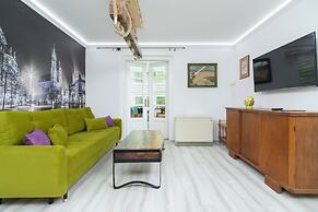 Retro Apartment Zamoyskiego by Renters