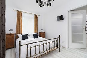 Retro Apartment Zamoyskiego by Renters