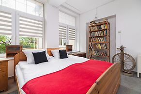 Retro Apartment Zamoyskiego by Renters