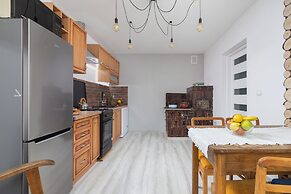 Retro Apartment Zamoyskiego by Renters
