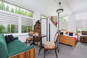 Retro Apartment Zamoyskiego by Renters