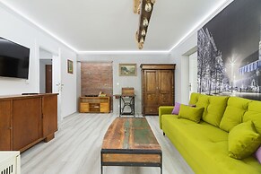 Retro Apartment Zamoyskiego by Renters