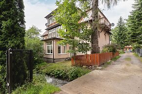 Retro Apartment Zamoyskiego by Renters