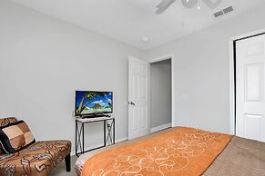 Huge and Modern Home, Only 12 Miles From Disney! #6wr338