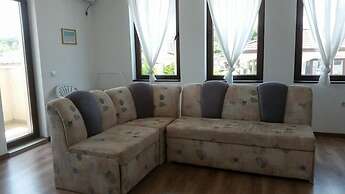 Inviting 1-bed Apartment in Aleksandrovo