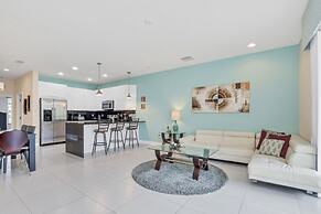 3 Bed Town Home With Splash Pool! 3 Bedroom Townhouse by RedAwning