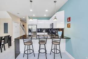 3 Bed Town Home With Splash Pool! 3 Bedroom Townhouse by RedAwning