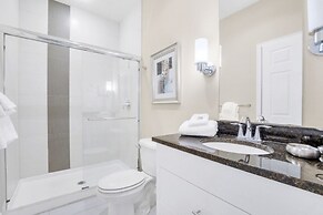 3 Bed Town Home With Splash Pool! 3 Bedroom Townhouse by RedAwning