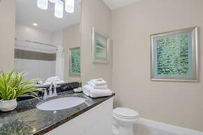 3 Bed Town Home With Splash Pool! 3 Bedroom Townhouse by RedAwning