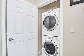 3 Bed Town Home With Splash Pool! 3 Bedroom Townhouse by RedAwning