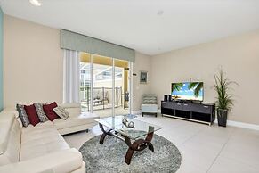 3 Bed Town Home With Splash Pool! 3 Bedroom Townhouse by RedAwning