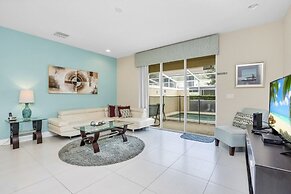 3 Bed Town Home With Splash Pool! 3 Bedroom Townhouse by RedAwning