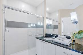 3 Bed Town Home With Splash Pool! 3 Bedroom Townhouse by RedAwning