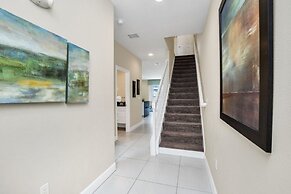 3 Bed Town Home With Splash Pool! 3 Bedroom Townhouse by RedAwning