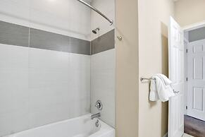 3 Bed Town Home With Splash Pool! 3 Bedroom Townhouse by RedAwning