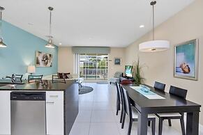 3 Bed Town Home With Splash Pool! 3 Bedroom Townhouse by RedAwning