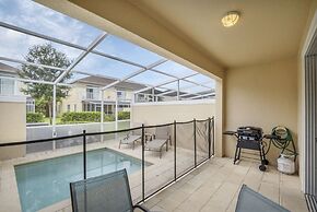 3 Bed Town Home With Splash Pool! 3 Bedroom Townhouse by RedAwning