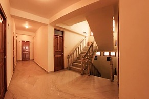 Goroomgo Kalra Regency Shimla