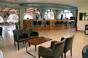 Silver Bay Hotel & Bungalows