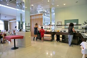 Silver Bay Hotel & Bungalows