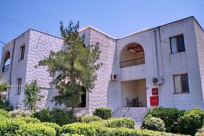 Silver Bay Hotel & Bungalows