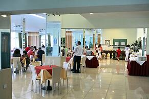 Silver Bay Hotel & Bungalows