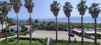 Silver Bay Hotel & Bungalows