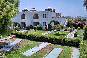 Silver Bay Hotel & Bungalows