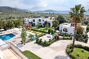 Silver Bay Hotel & Bungalows