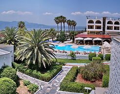 Silver Bay Hotel & Bungalows