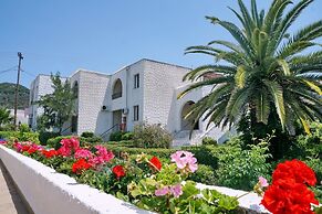 Silver Bay Hotel & Bungalows
