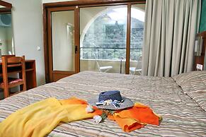 Silver Bay Hotel & Bungalows