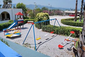 Silver Bay Hotel & Bungalows