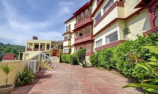 Treebo Kumbhal Castle, 2 Km From Kumbalgarh Fort