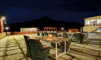 Treebo Kumbhal Castle, 2 Km From Kumbalgarh Fort