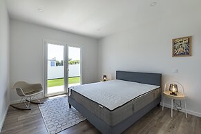 Captivating 4-bed House in Cadaval District-lisbon