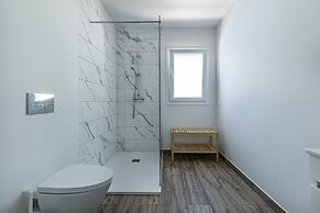 Captivating 4-bed House in Cadaval District-lisbon