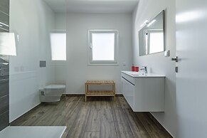 Captivating 4-bed House in Cadaval District-lisbon
