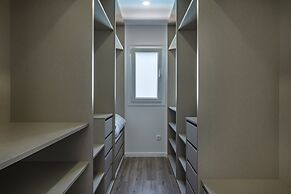 Captivating 4-bed House in Cadaval District-lisbon